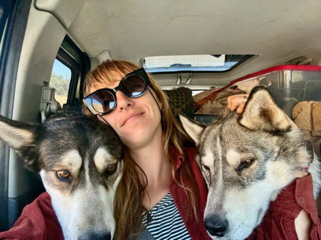 Off to a weekend of camping last summer with these husky's!

 #littlebigpawsrescue #LittleBigPaws #littlebigpaws #fosterdogs #fosterdog #dogauntlife #dogaunt #dogauntdineke